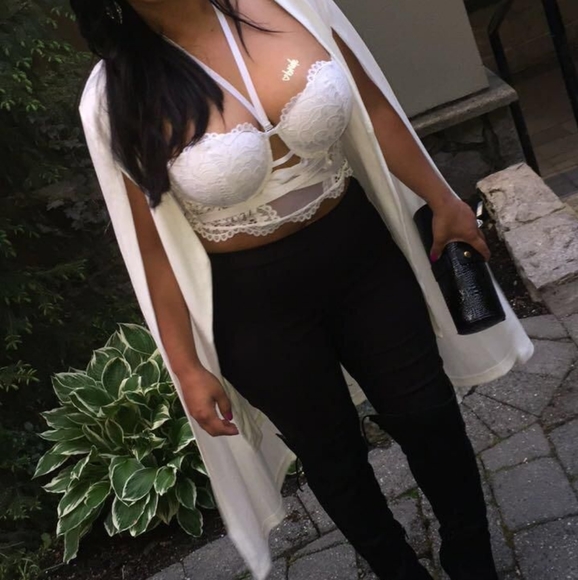 Ivory cape - Picture 1 of 7